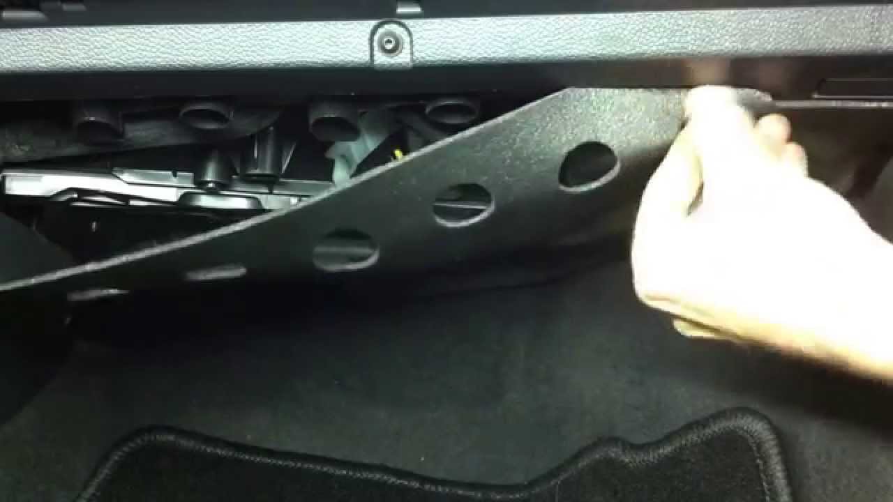 VW Golf 5. How to Cabin Air Filter replacement.